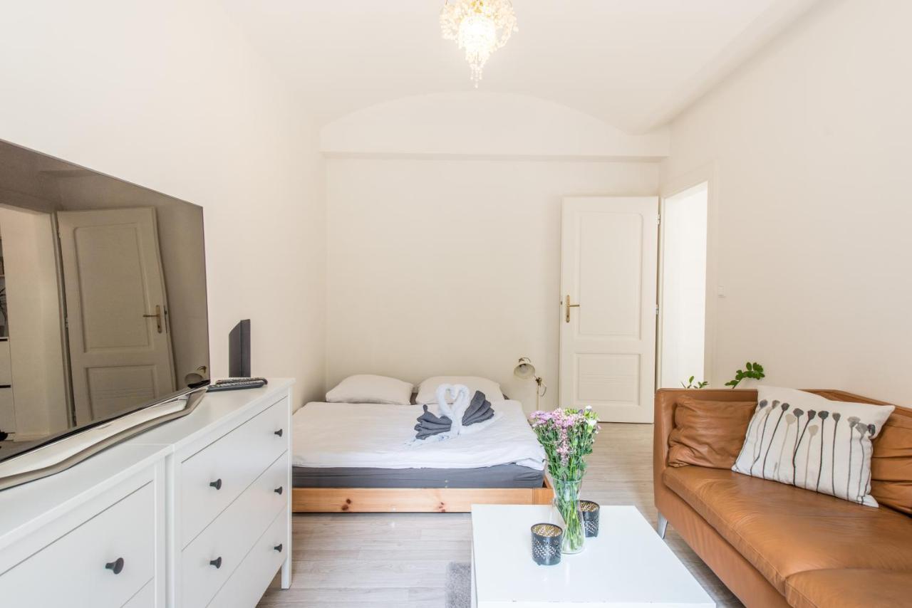 Quiet Apartment In The City Center With Own Terrace Prague Ngoại thất bức ảnh