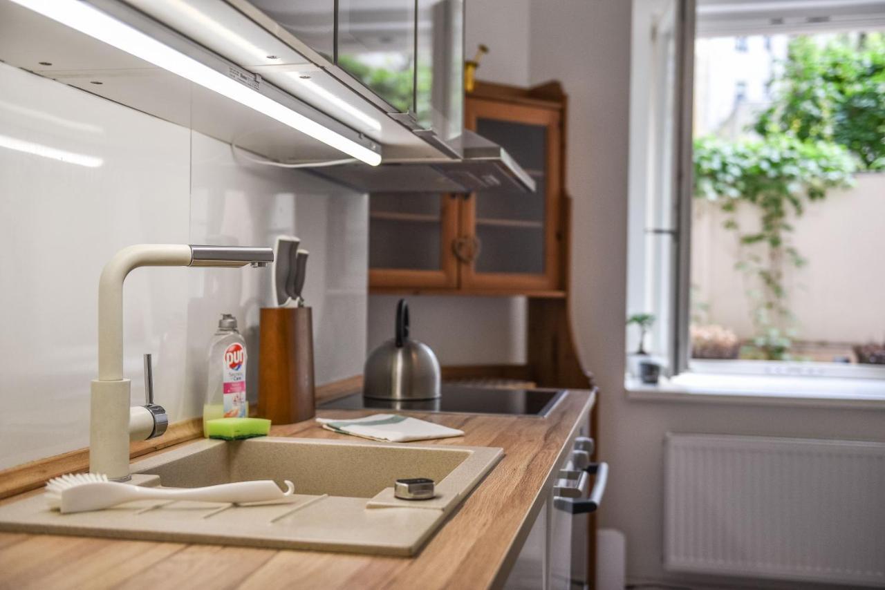 Quiet Apartment In The City Center With Own Terrace Prague Ngoại thất bức ảnh