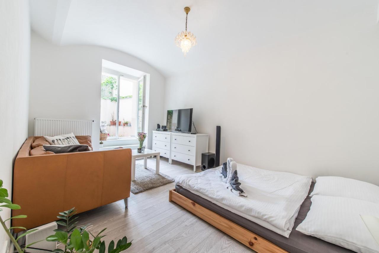 Quiet Apartment In The City Center With Own Terrace Prague Ngoại thất bức ảnh